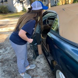 Meet your Posher, Caitlin